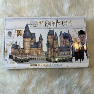 Hogwarts Castle Wizarding World of Harry Potter 3D Puzzle - 428 pieces. NEW
